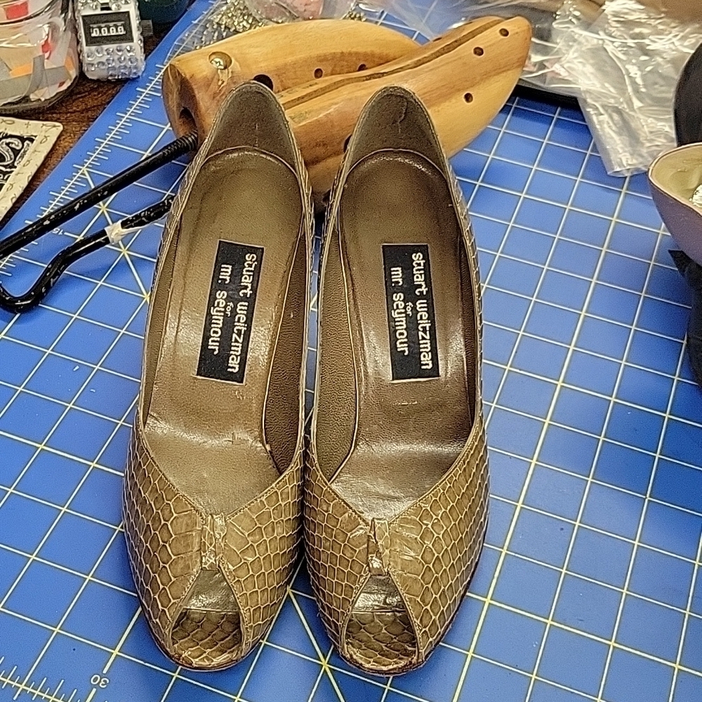 Stuart Weitzman Size 7.5 Open Toe Alligator Green Pumps Needs Heel Tips